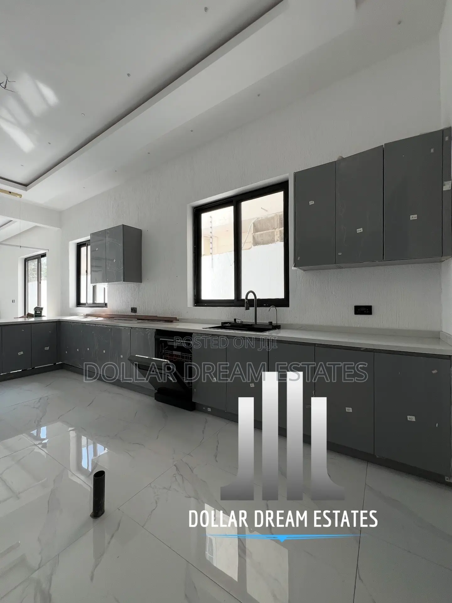 5bdrm House in East Legon for sale