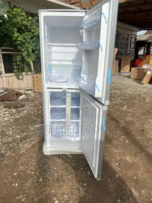 Durable Two-Door 147l Fridge With Large Storage Capacity