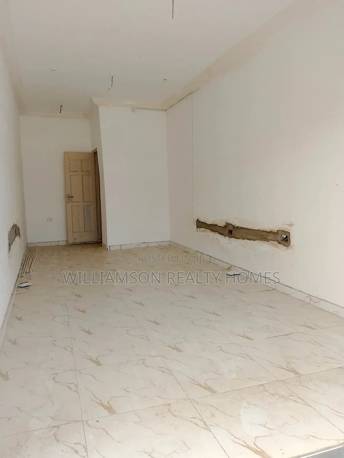 Downstairs Road Side Shop/Office Space/Warehouse/Showroom,Spintex