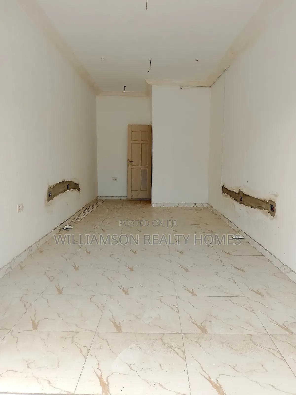 Downstairs Road Side Shop/Office Space/Warehouse/Showroom,Spintex