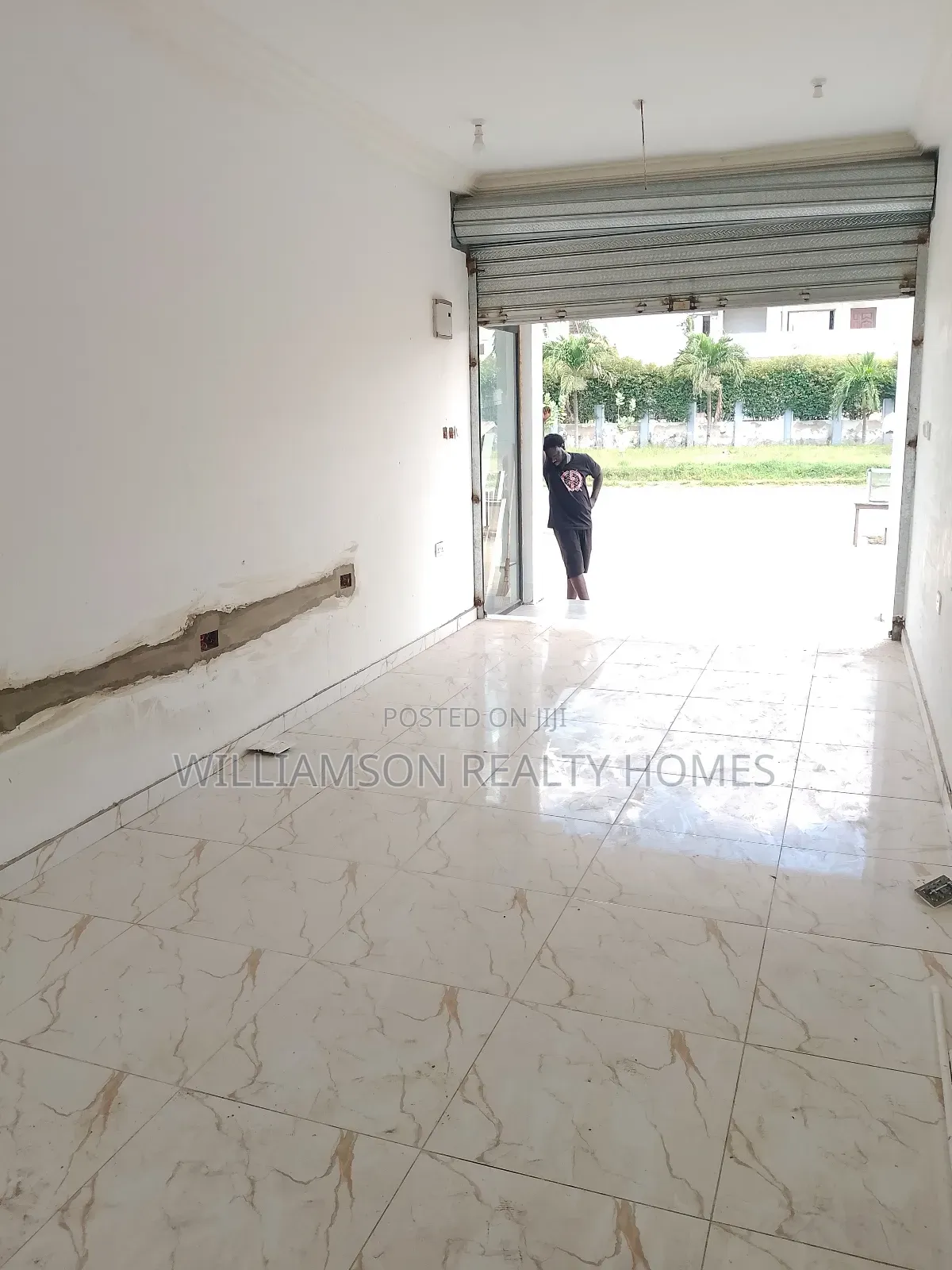 Downstairs Road Side Shop/Office Space/Warehouse/Showroom,Spintex