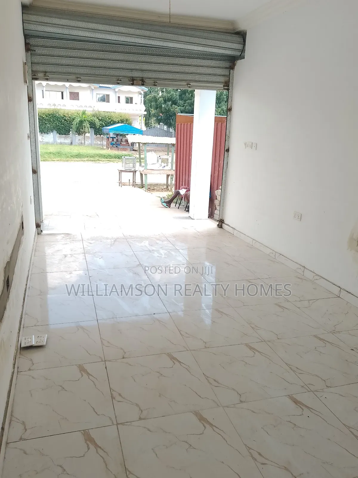 Downstairs Road Side Shop/Office Space/Warehouse/Showroom,Spintex