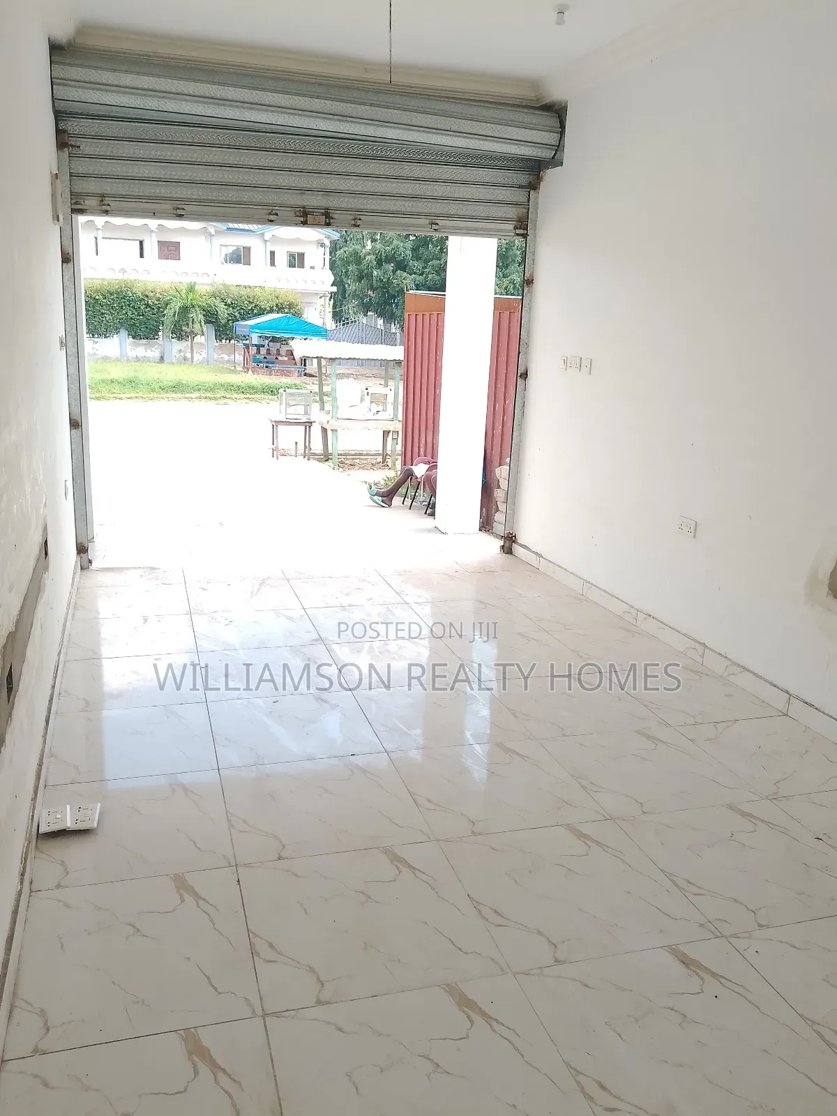 Downstairs Road Side Shop/Office Space/Warehouse/Showroom,Spintex