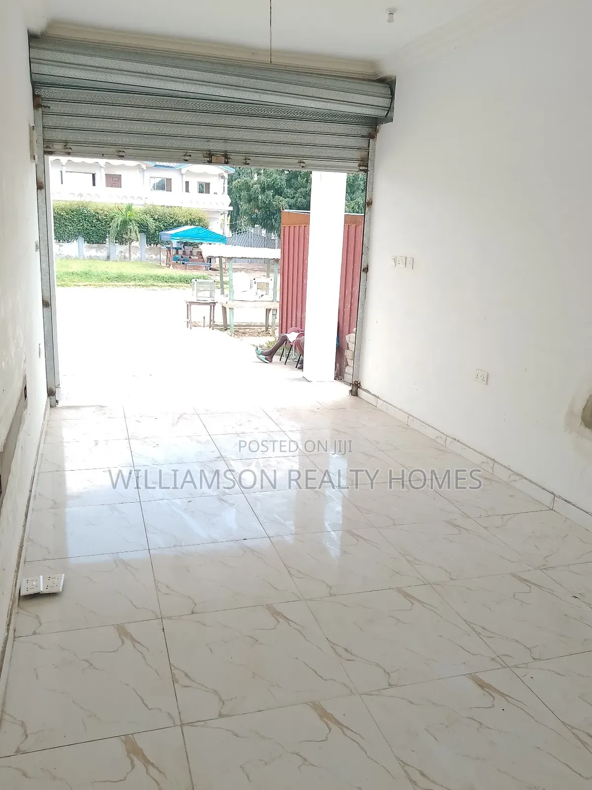 Downstairs Road Side Shop/Office Space/Warehouse/Showroom,Spintex