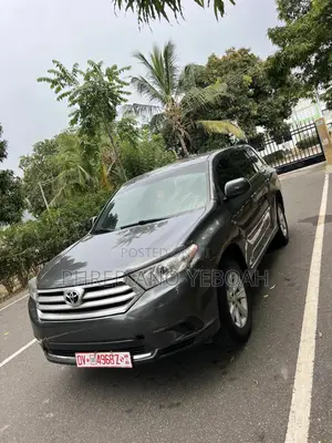 Toyota Highlander 2.7L 2WD 2013 Gray