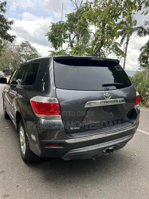 Toyota Highlander 2.7L 2WD 2013 Gray