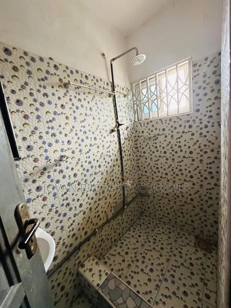 1bdrm Room & Parlour in Amasaman for rent