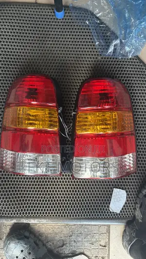 Ford Escape Taillight 2001,2002,2003,2004,2005,2006,2007