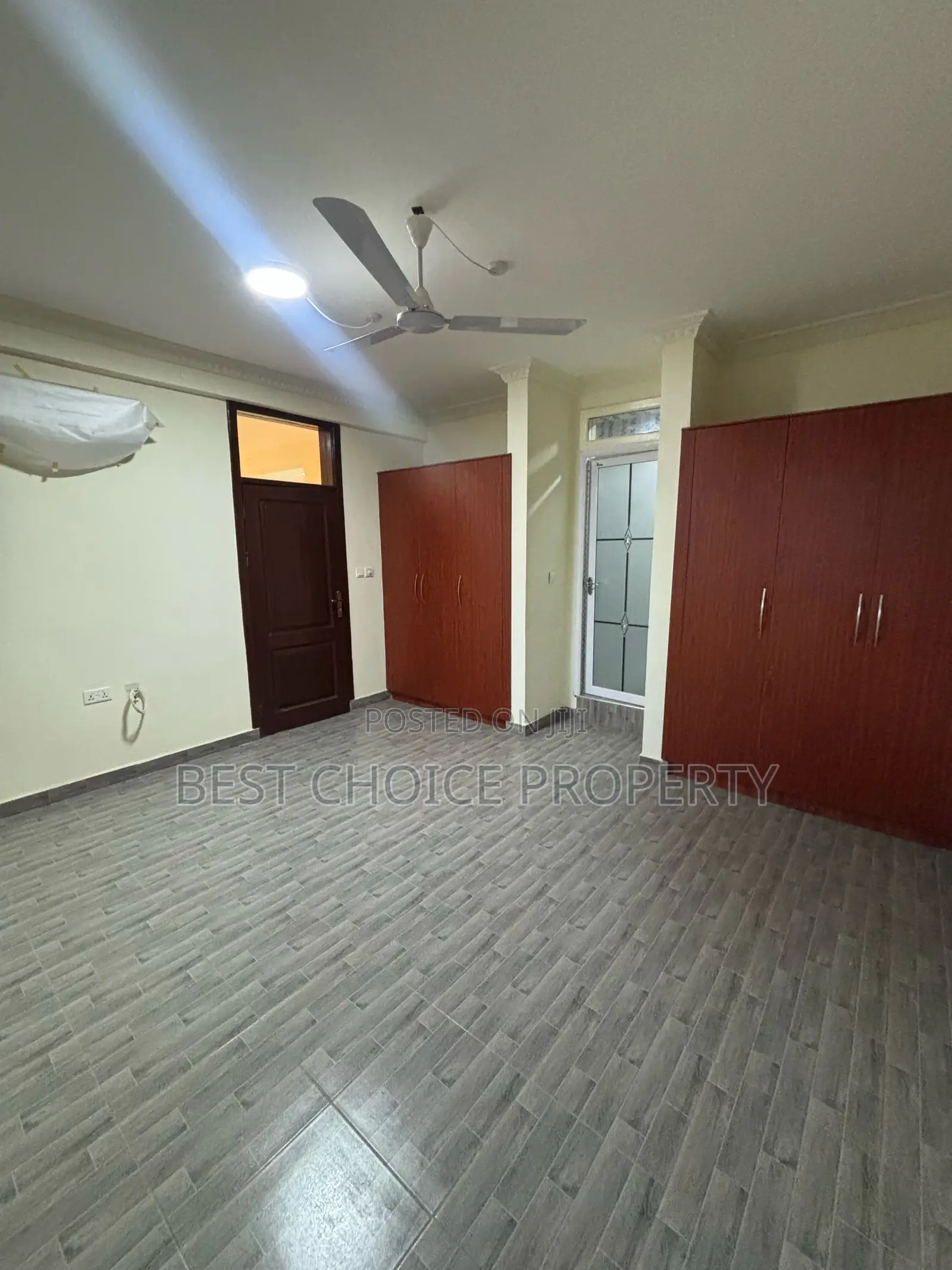 2bdrm Apartment in Lakeside for rent