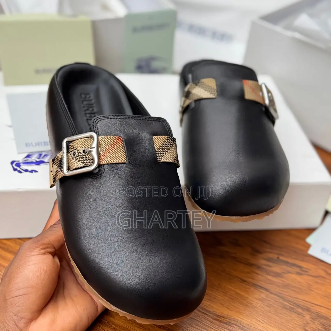 Original British Burberry Suede Buckle Slip-on Sandals — Black