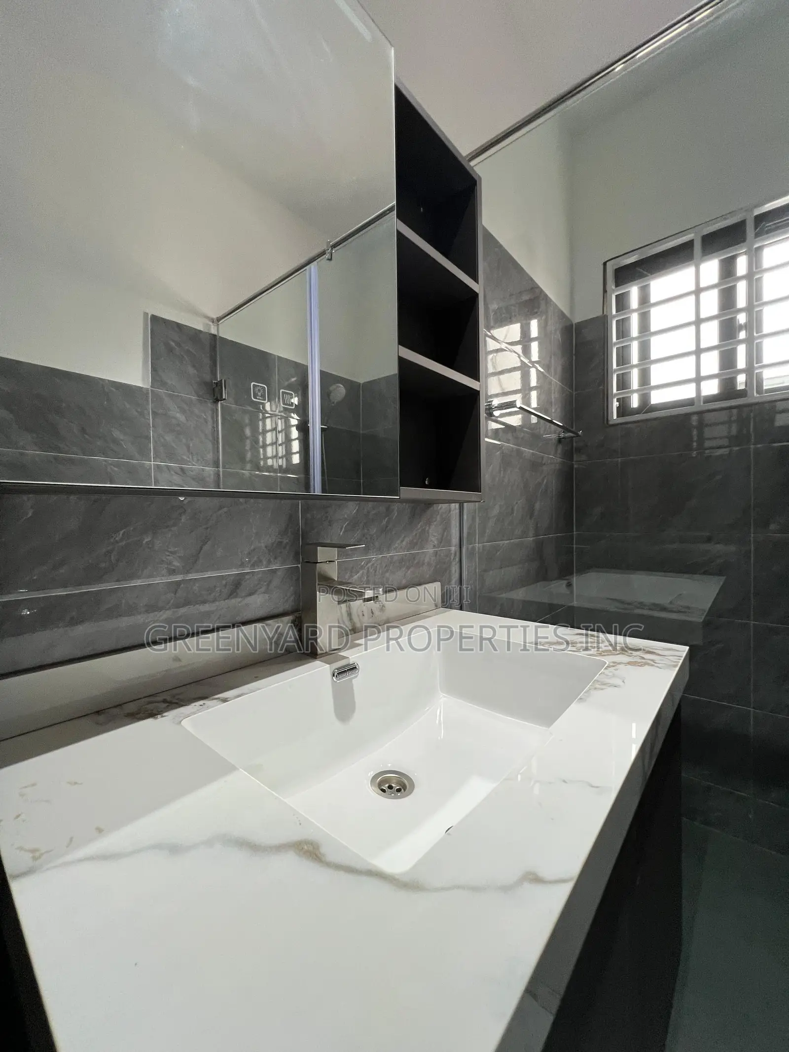 3bdrm Townhouse/Terrace in West Trasacco, Adjiriganor for sale