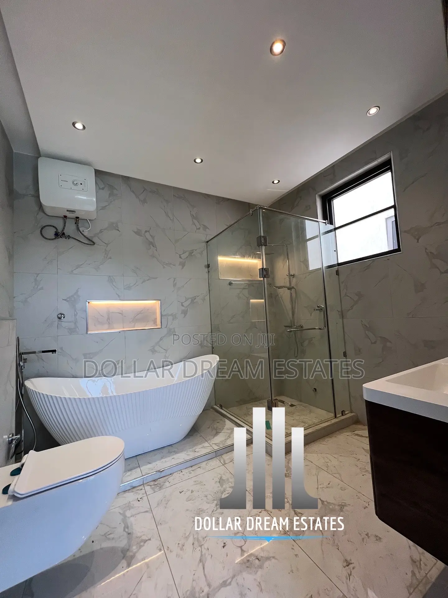 4bdrm Duplex in Ashaley Botwe for sale