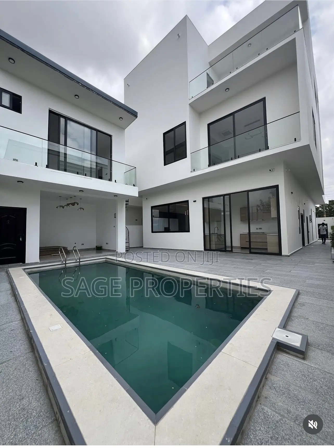 5bdrm Duplex in American House for sale