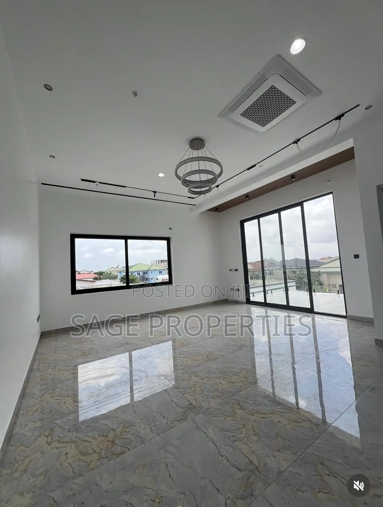 5bdrm Duplex in American House for sale