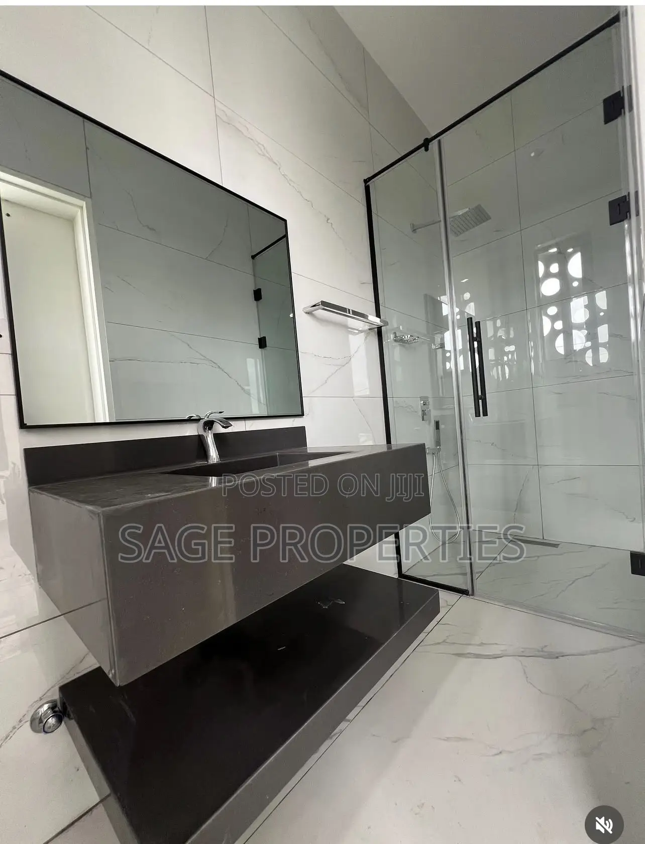 5bdrm Duplex in American House for sale