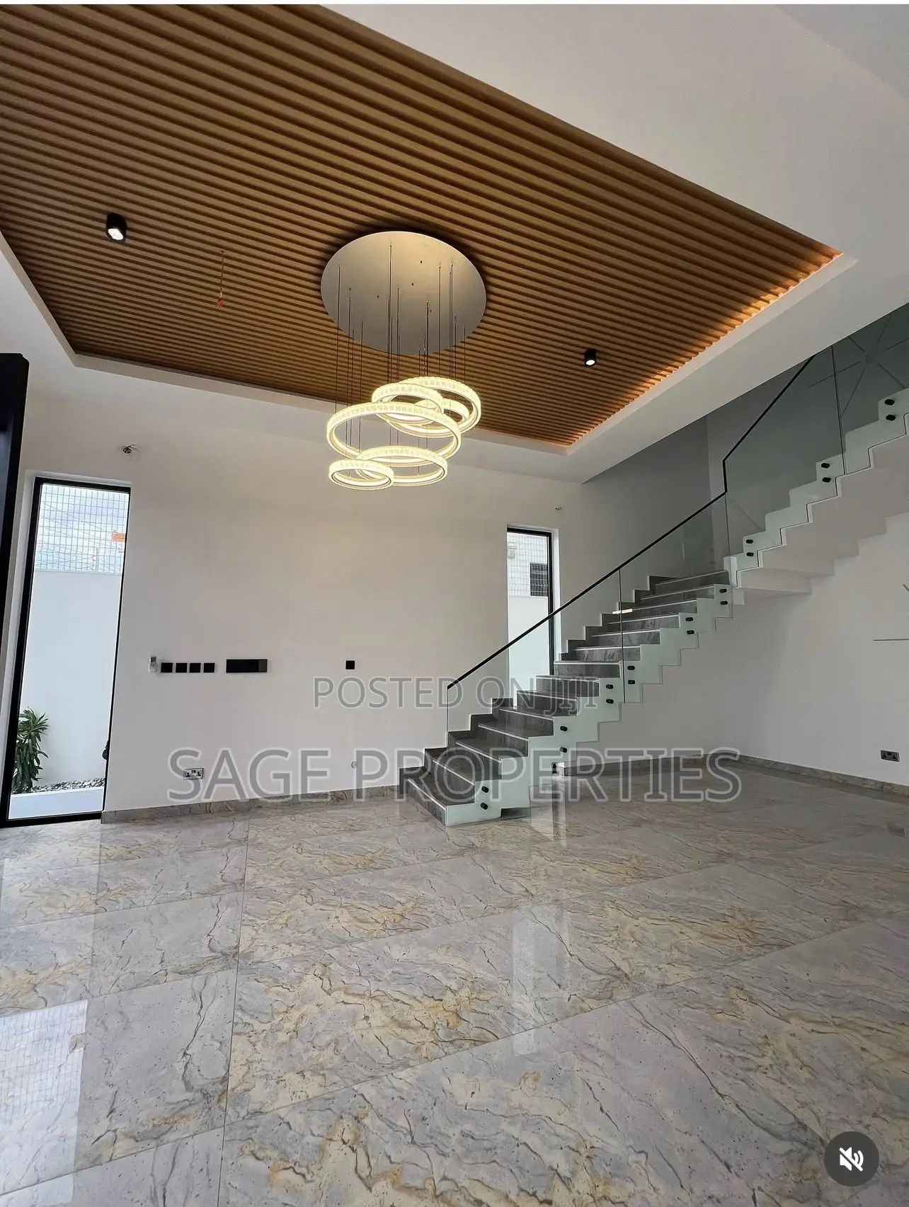 5bdrm Duplex in American House for sale