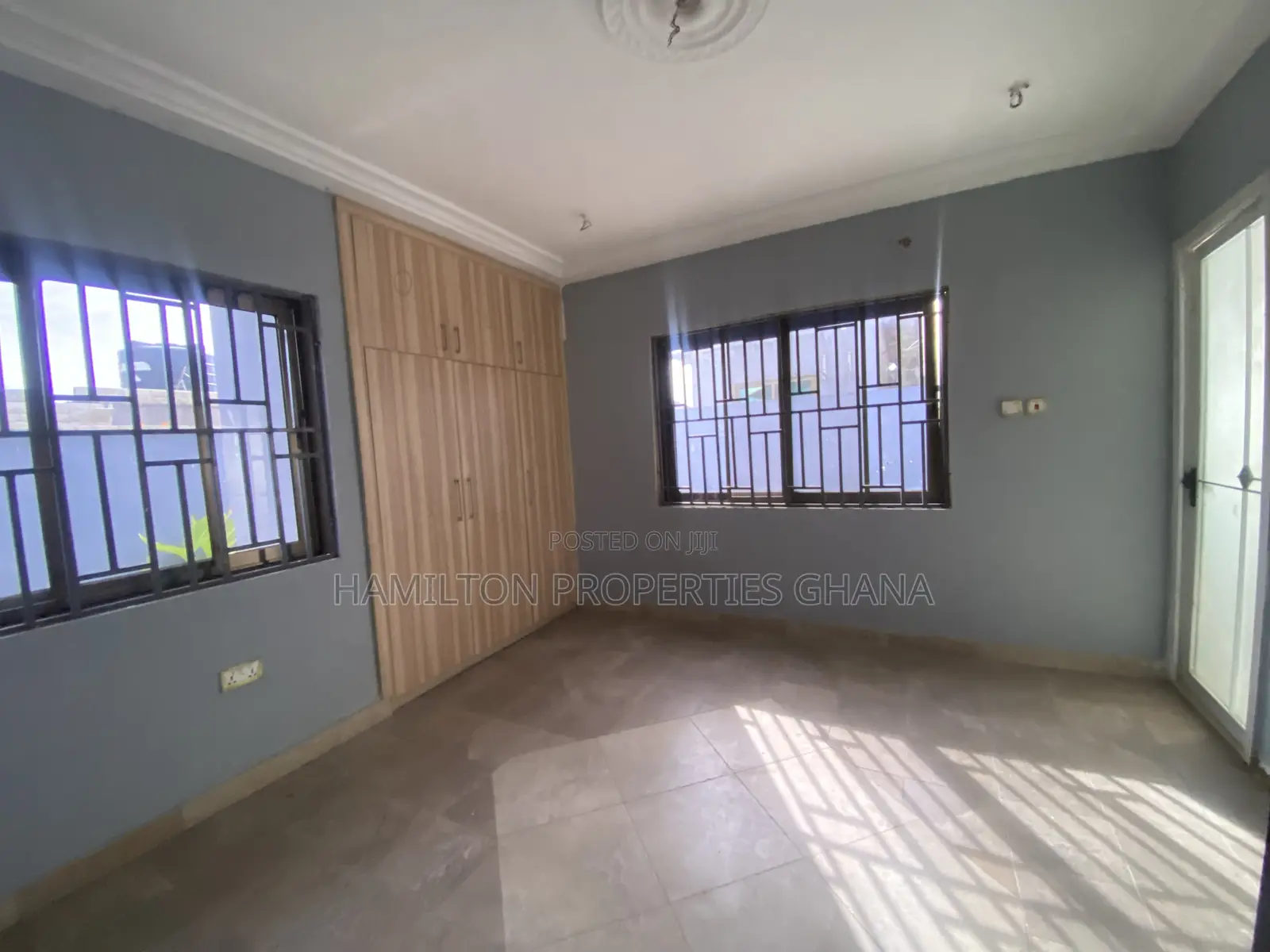 5bdrm House in School Junction, Ashaley Botwe for rent