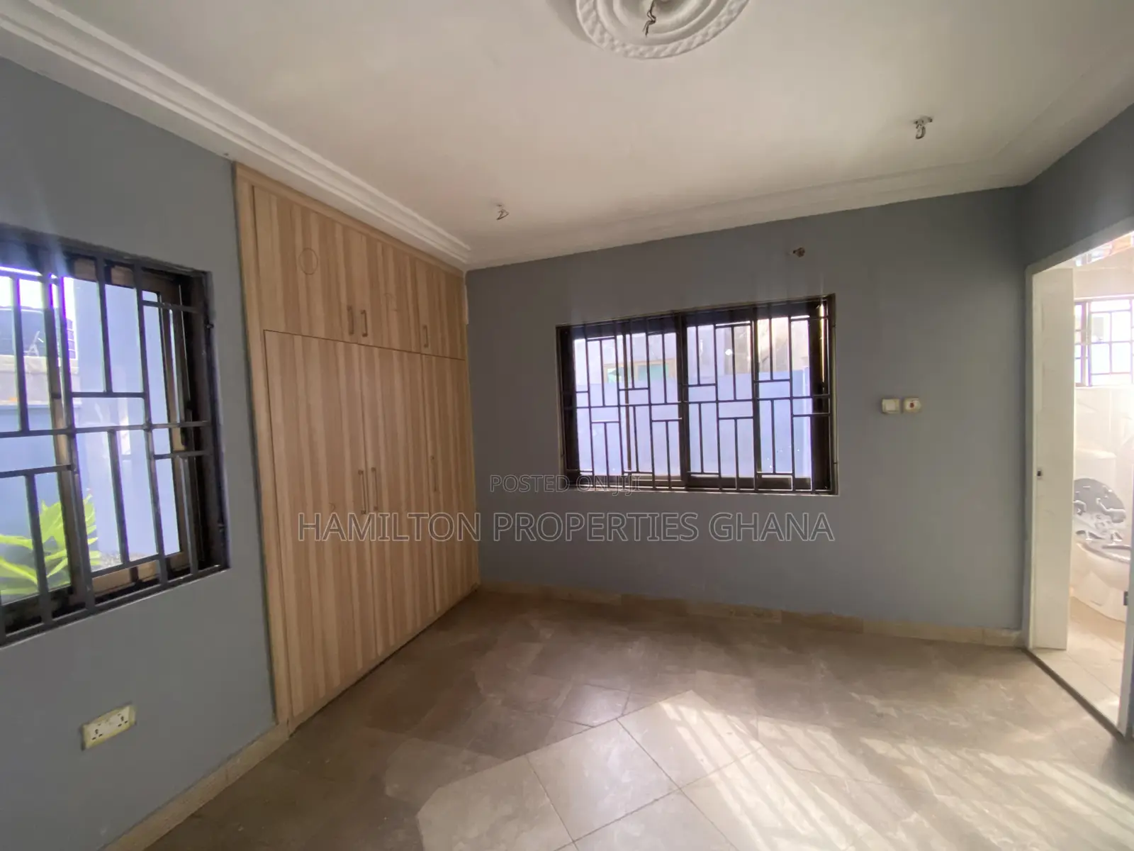 5bdrm House in School Junction, Ashaley Botwe for rent