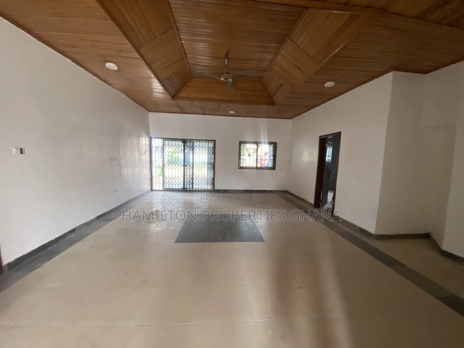 5bdrm House in School Junction, Ashaley Botwe for rent