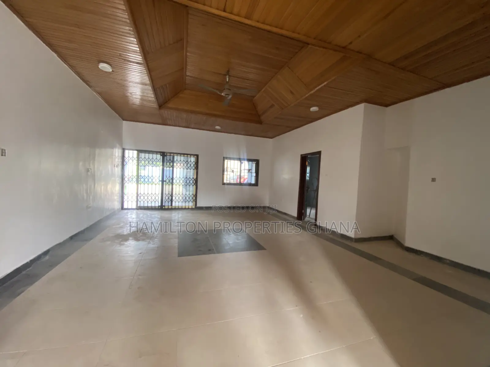 5bdrm House in School Junction, Ashaley Botwe for rent