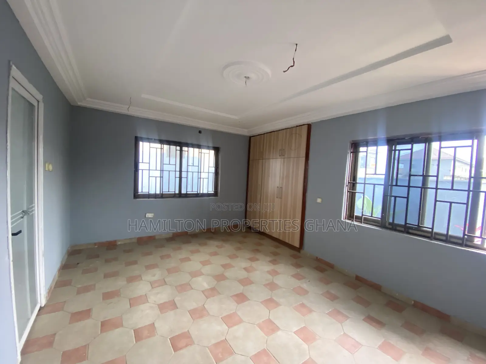 5bdrm House in School Junction, Ashaley Botwe for rent
