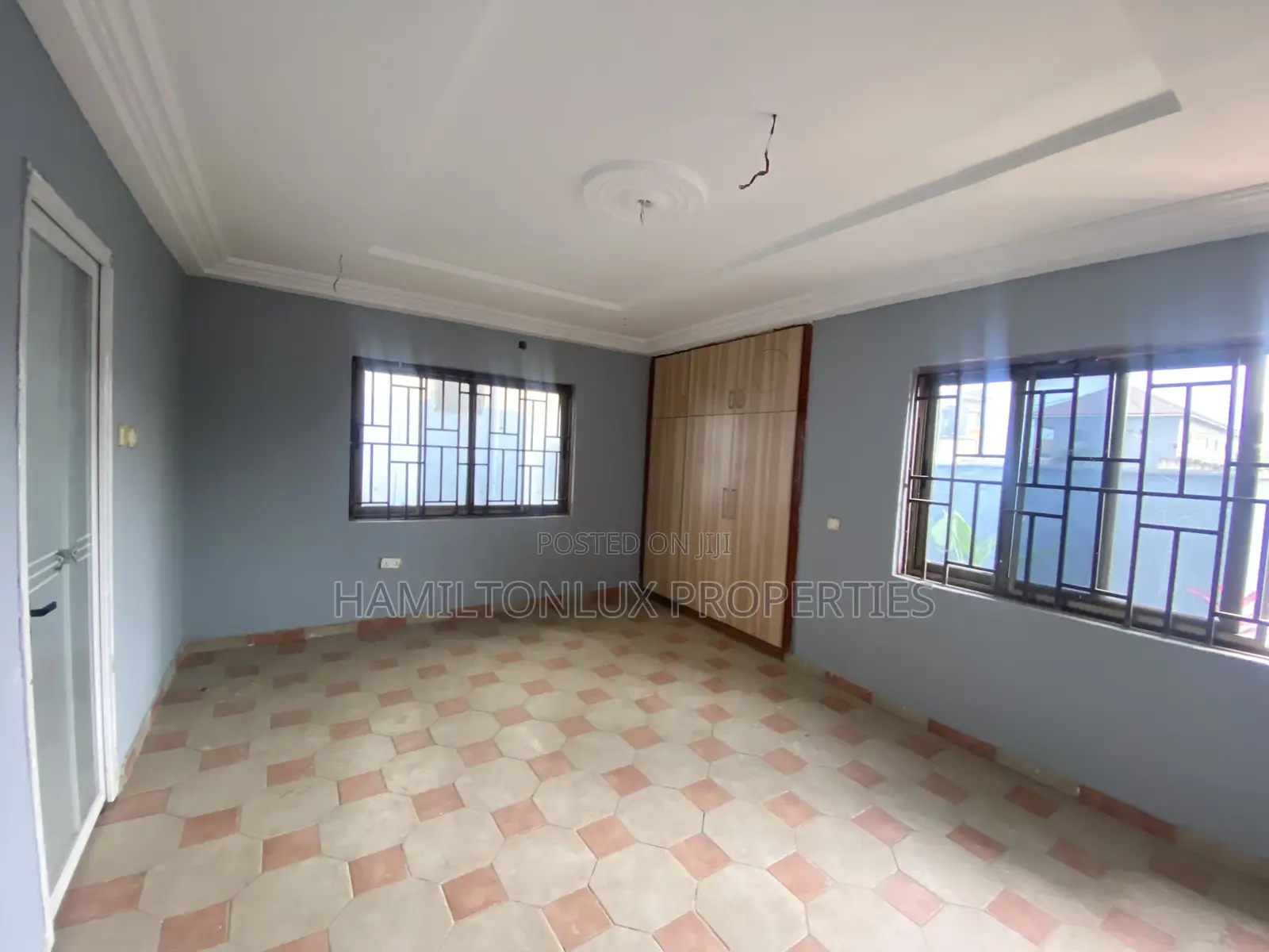 5bdrm House in School Junction, Ashaley Botwe for rent