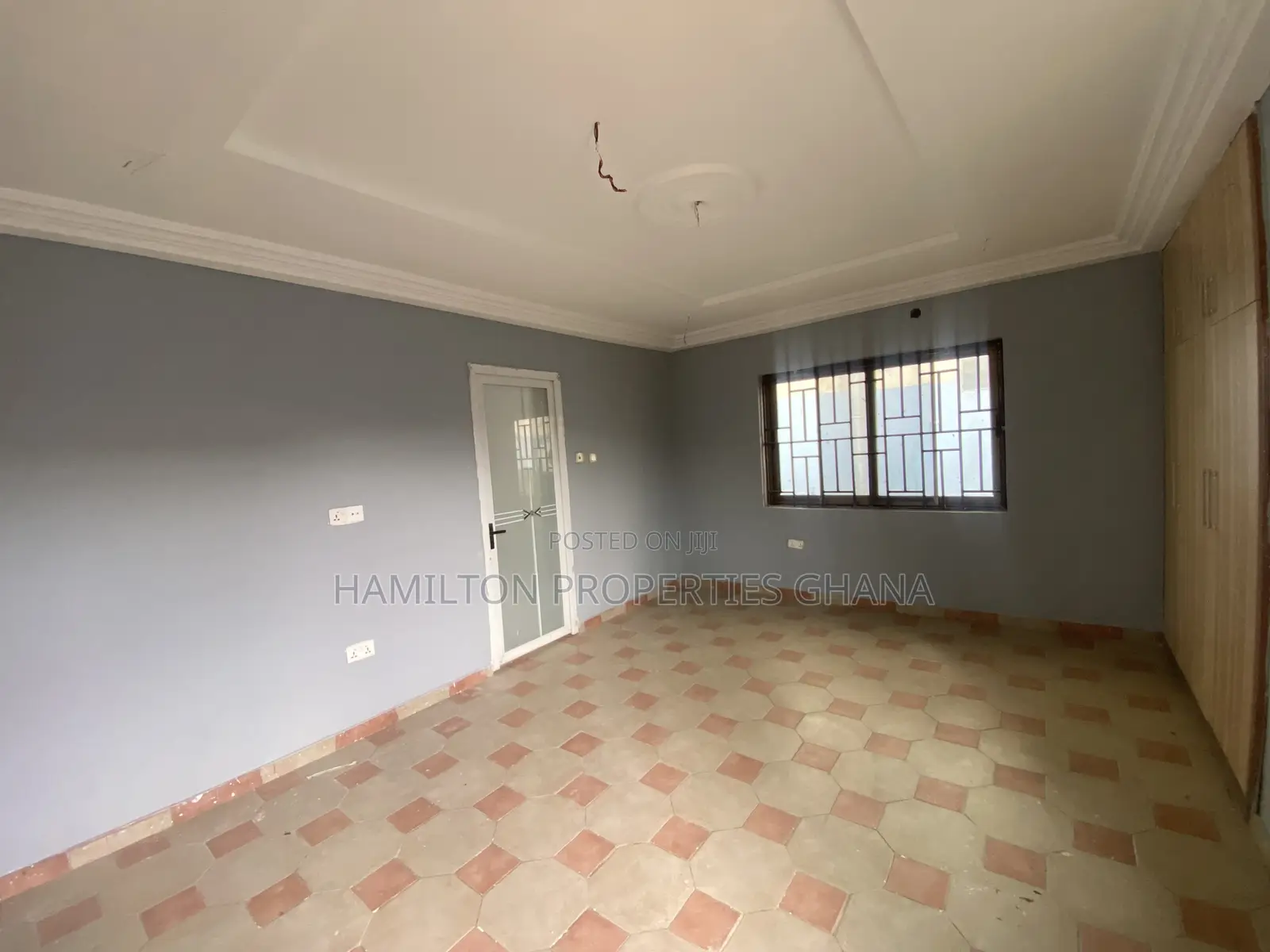 5bdrm House in School Junction, Ashaley Botwe for rent