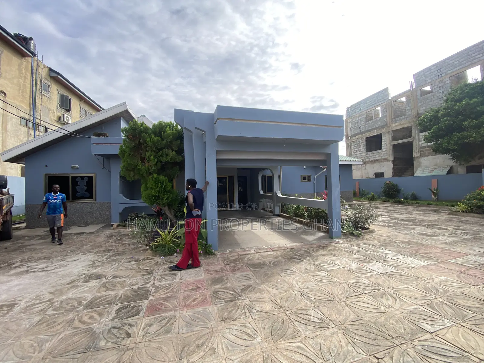 5bdrm House in School Junction, Ashaley Botwe for rent