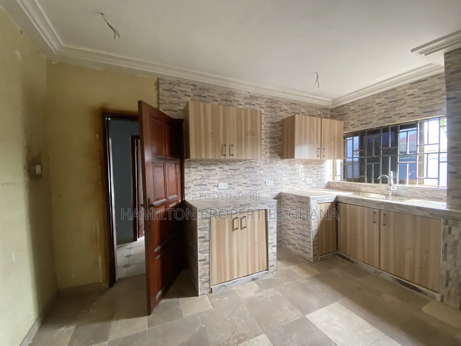 5bdrm House in School Junction, Ashaley Botwe for rent