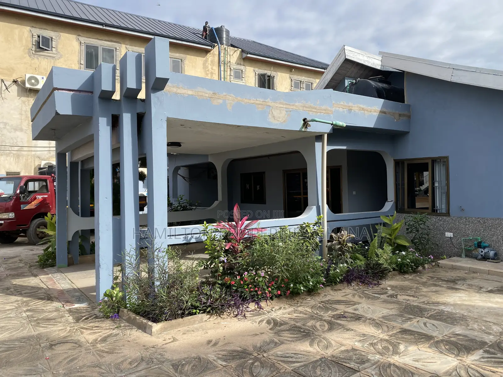 5bdrm House in School Junction, Ashaley Botwe for rent