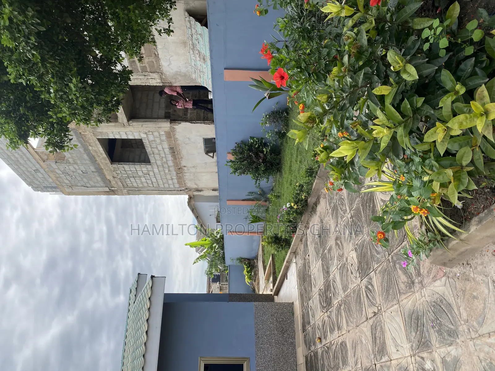 5bdrm House in School Junction, Ashaley Botwe for rent