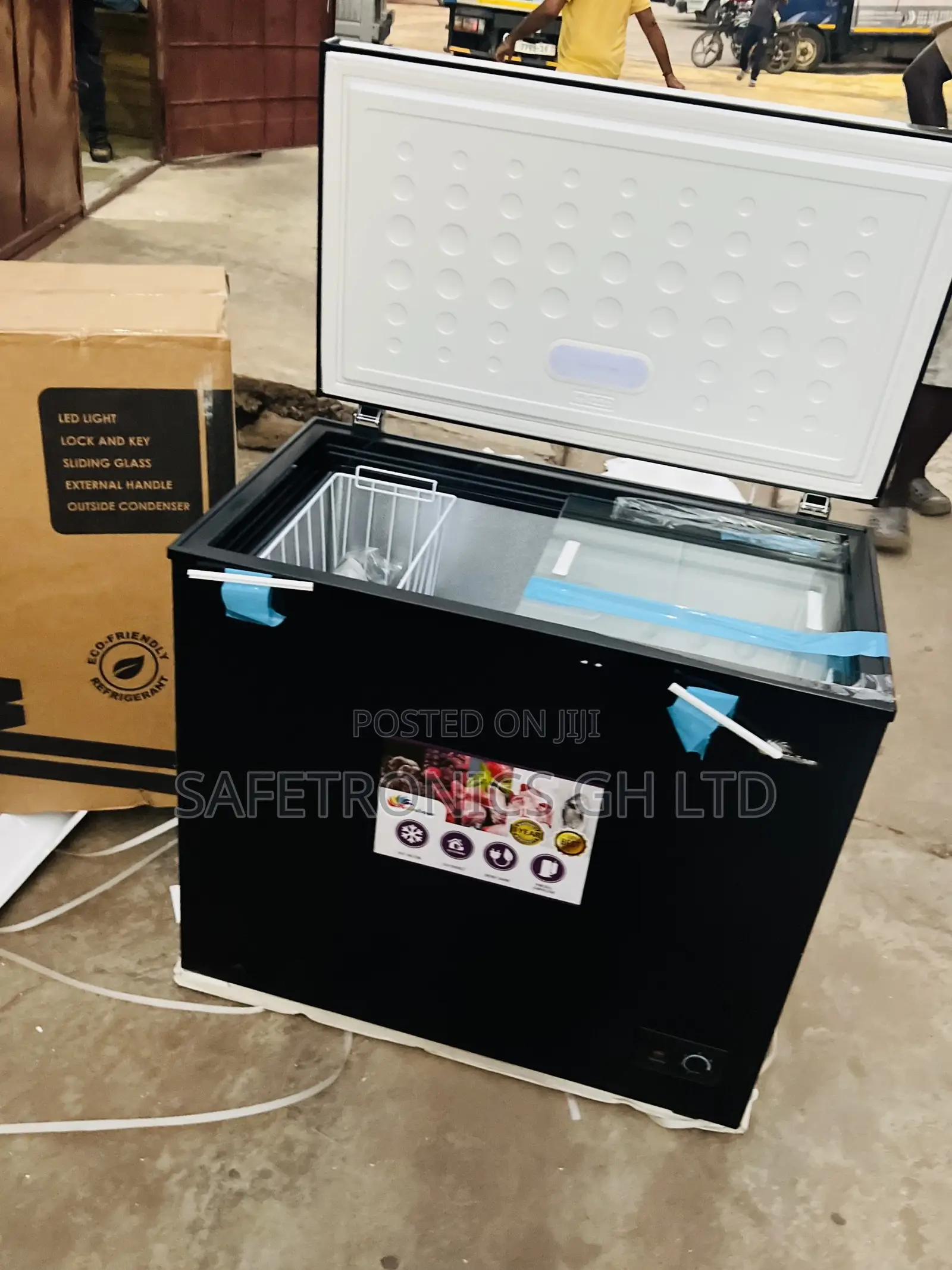 Check Quality 200l Singledoor RCF-2530-1a Rainbow Chestfreezer