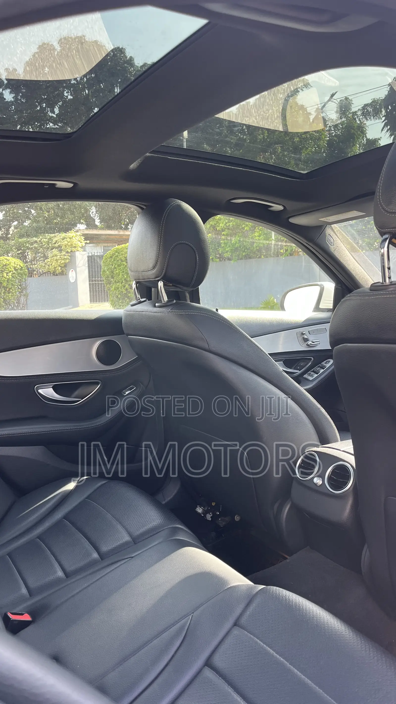 Mercedes-Benz C300 Luxury 4dr AWD 4Matic Sedan (2.0L 4cyl 7A) 2015