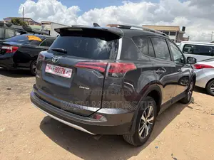 Toyota RAV4 Limited 4dr SUV (2.5L 4cyl 6A) 2018 Gray
