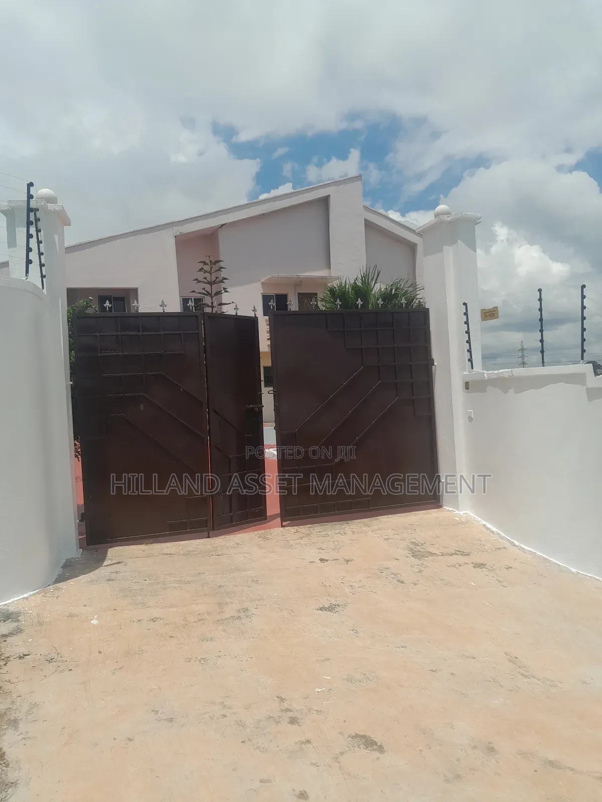 8bdrm House in Takoradi for sale