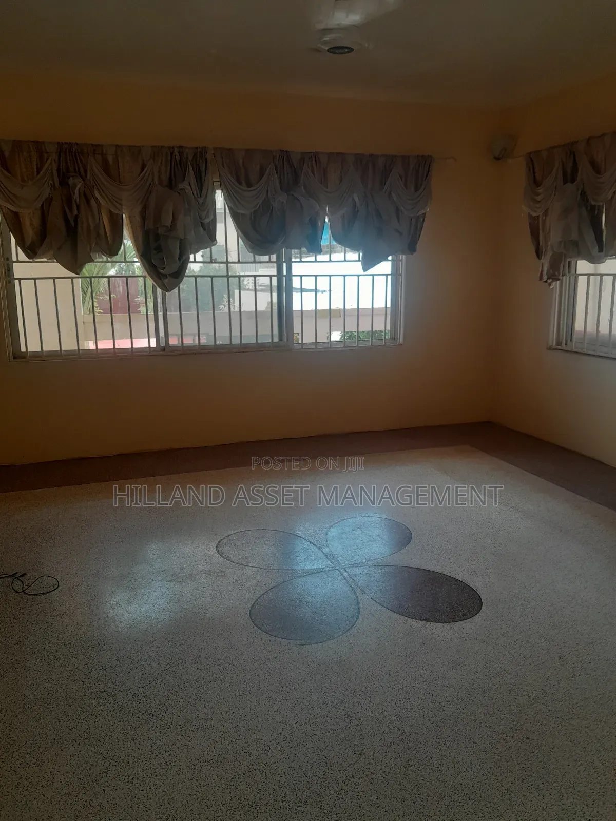 8bdrm House in Takoradi for sale