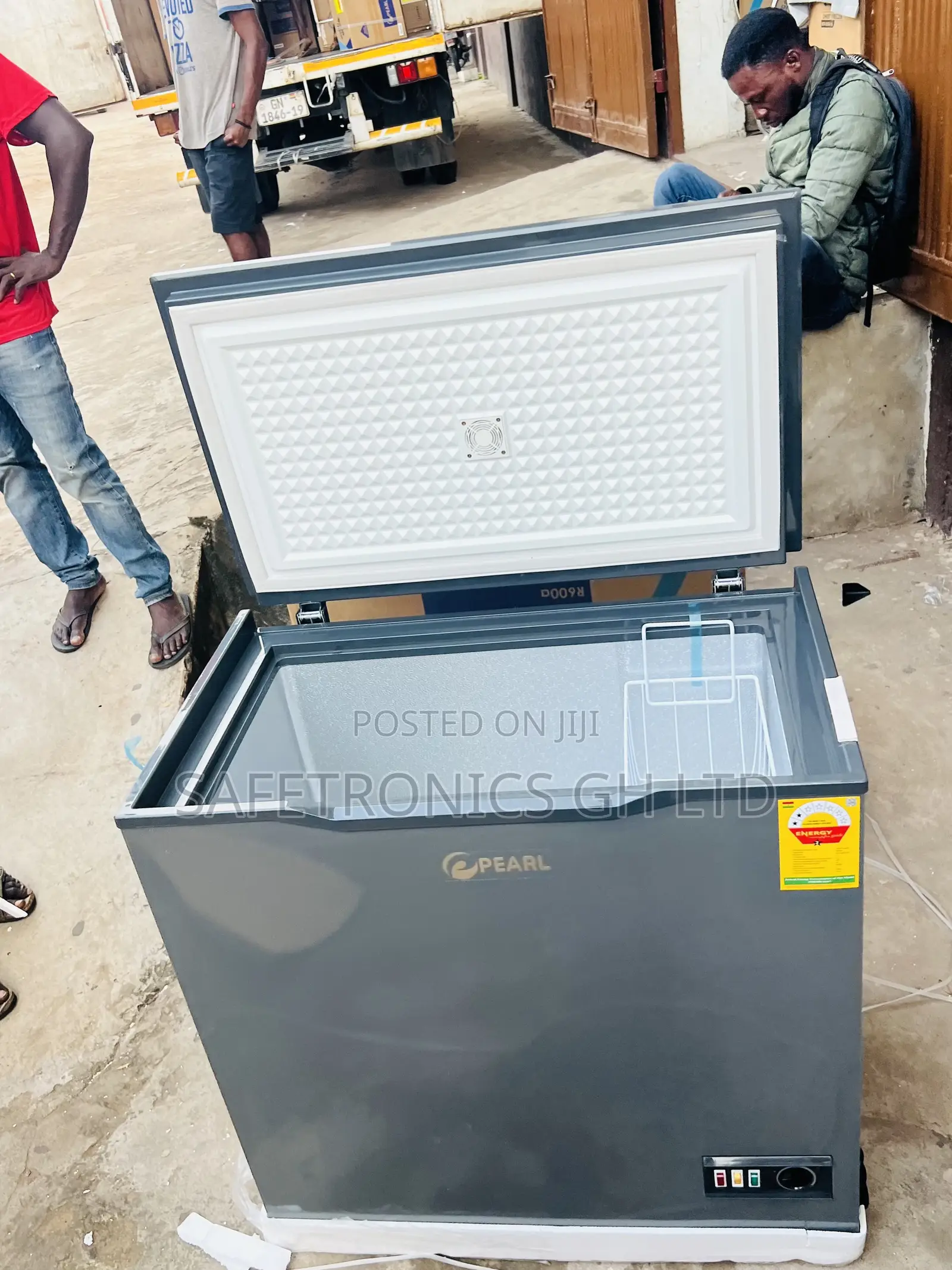 Singledoor Pearl 150l Grey New PCF-1801-25y Chestfreezer