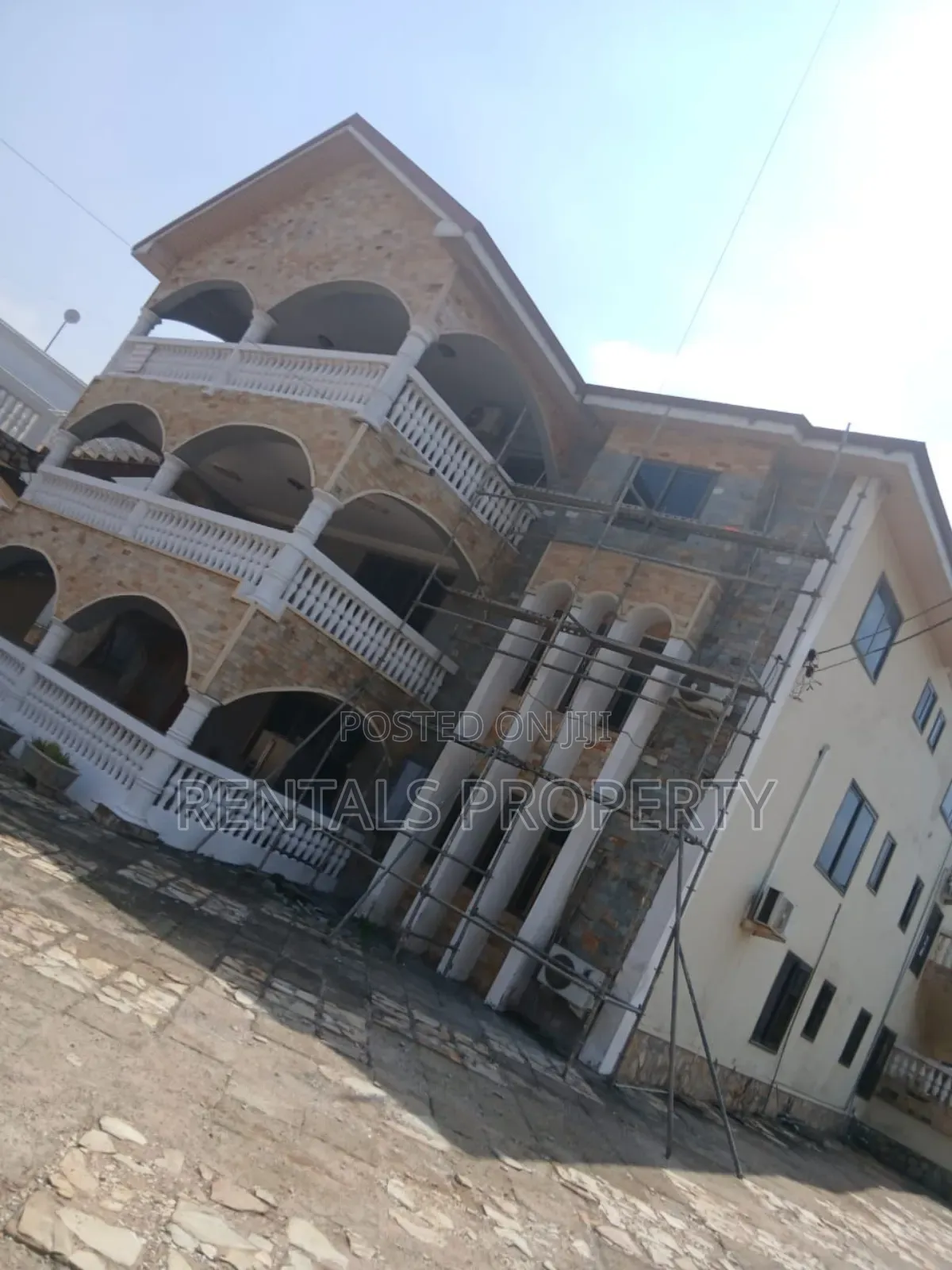 3bdrm Apartment in Ashaley Botwe for rent