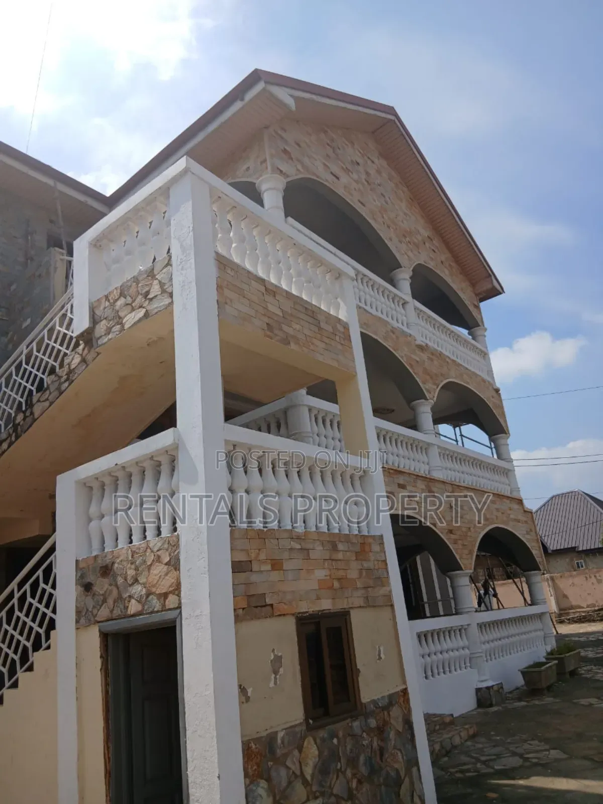 3bdrm Apartment in Ashaley Botwe for rent
