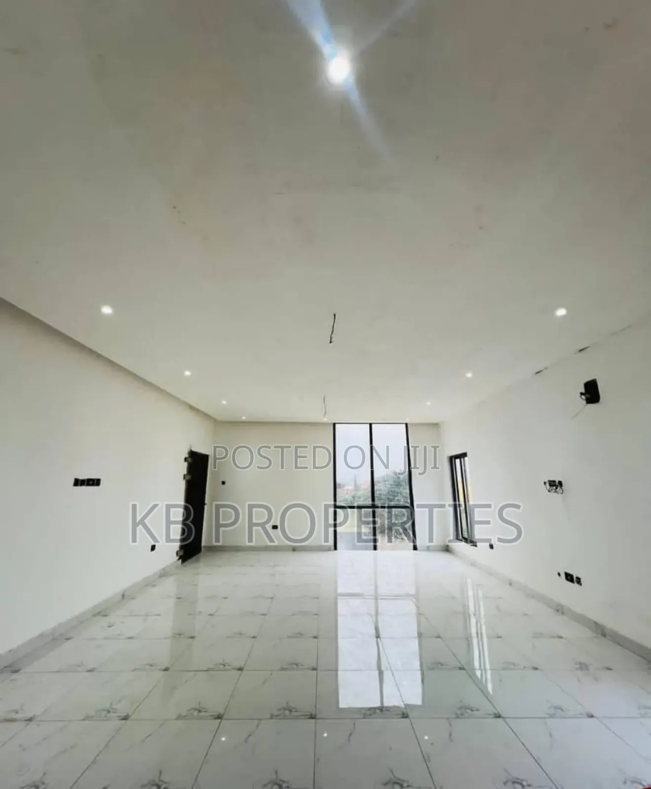 5bdrm Duplex in Kb Properties, Adjiriganor for sale