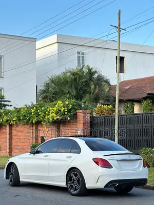 Mercedes-Benz C300 2020 White