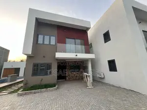 4bdrm Townhouse/Terrace in George Properties, Accra Metropolitan