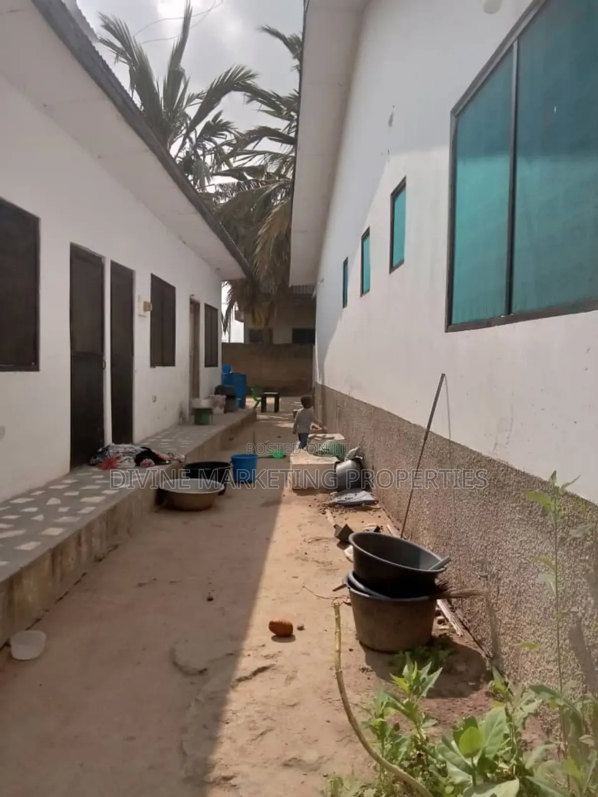 8bdrm House in Ablekuma To Amasaman for sale