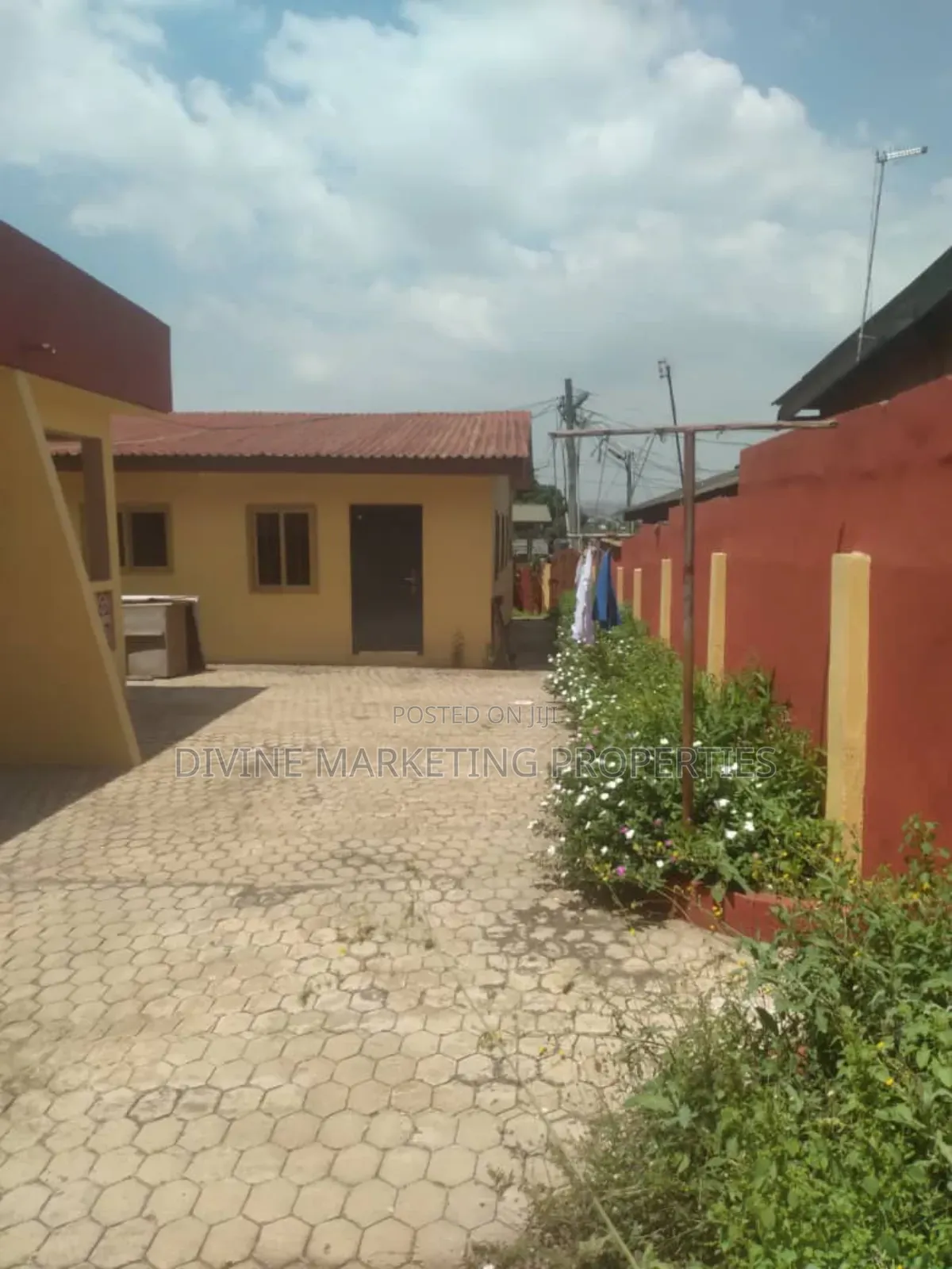 6bdrm House in Odorkor To for sale