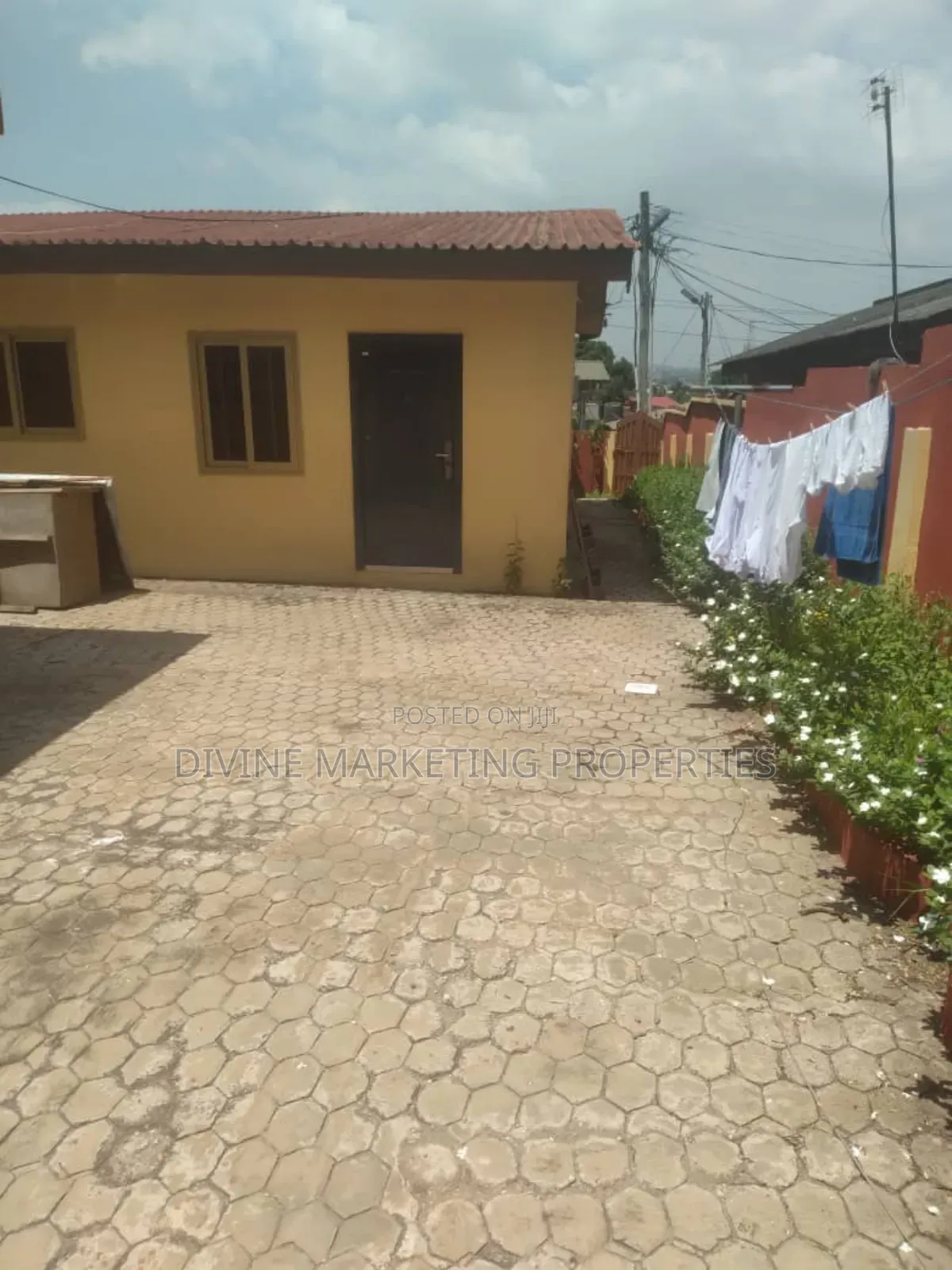 6bdrm House in Odorkor To for sale
