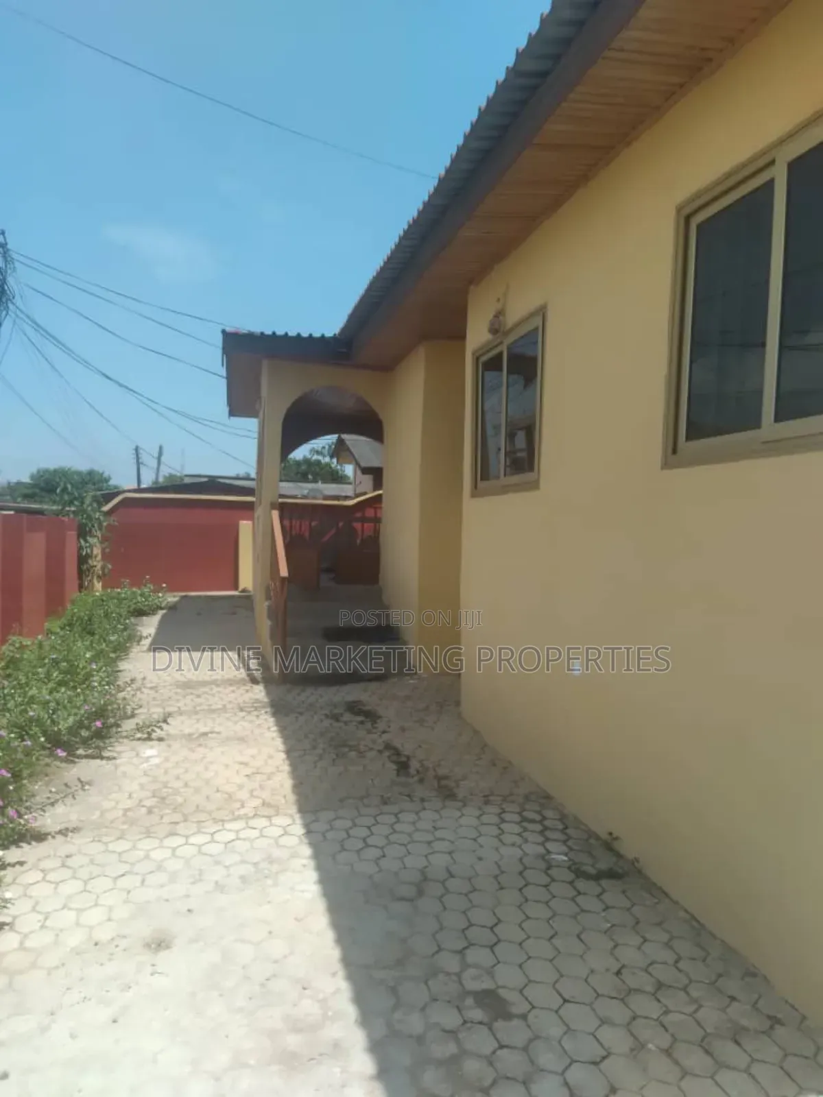 6bdrm House in Odorkor To for sale