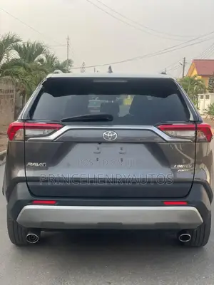 Toyota RAV4 Limited 2021 Gray