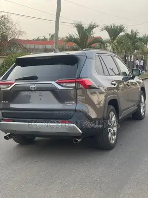 Toyota RAV4 Limited 2021 Gray