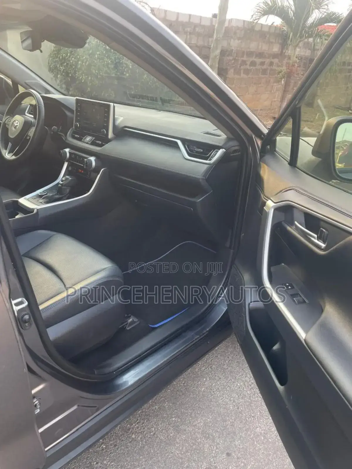 Toyota RAV4 Limited 2021 Gray