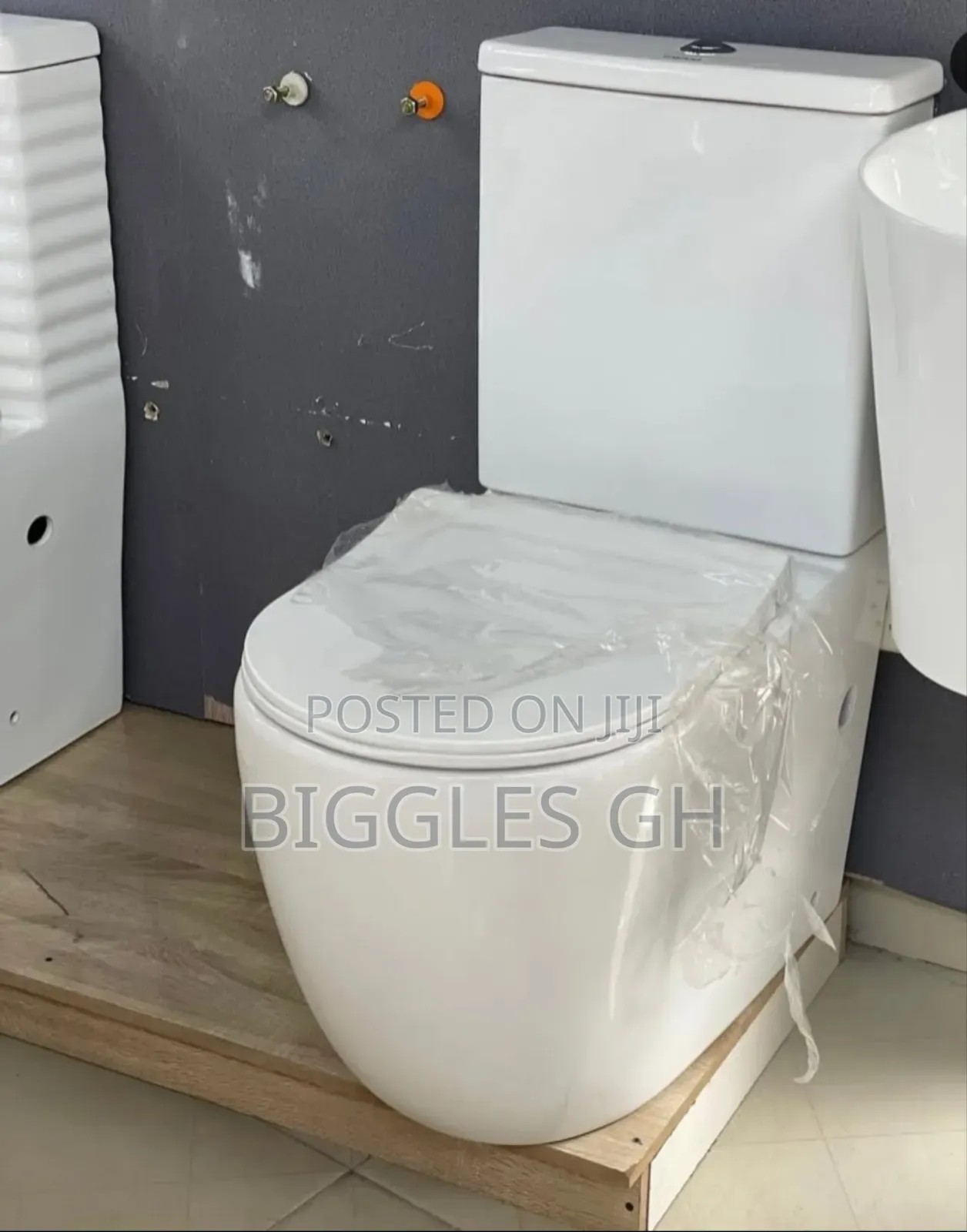 Master's Bedroom Wc- Less Water